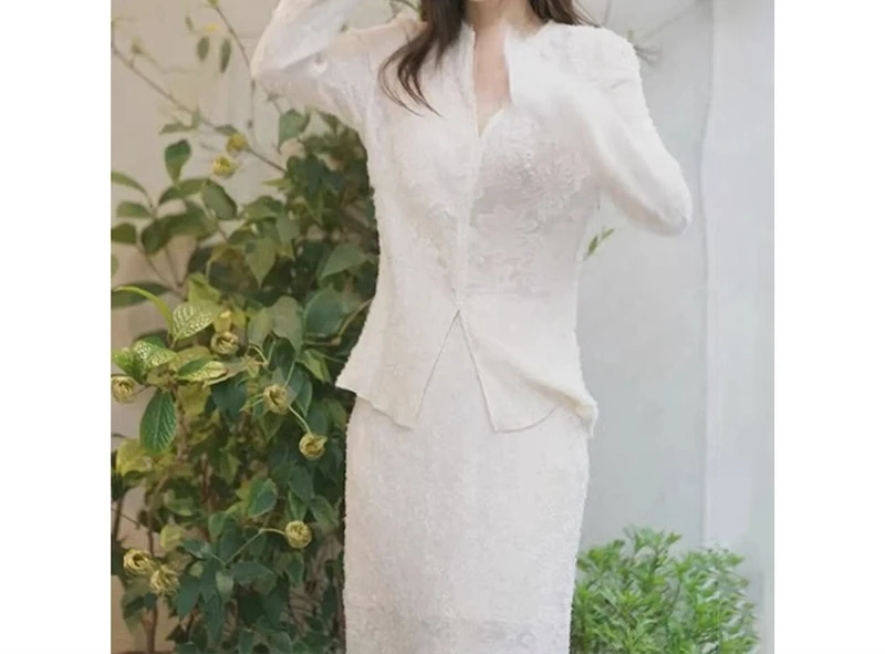 Early Spring New Outfit Set High-end Fashion Small Fragrance Style White Lace Top and Skirt Two-piece Set for Women