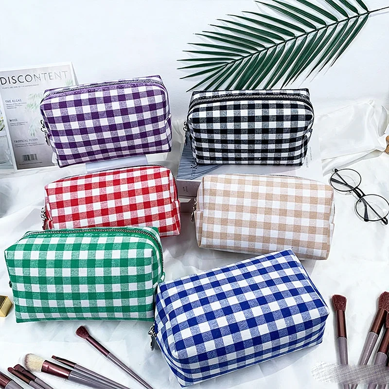 Plaid Cosmetic Bag for Women Vintage Travel Makeup Organizer Pouch Toiletry Storage Case Cute Skincare Pouch Gift for Women Men