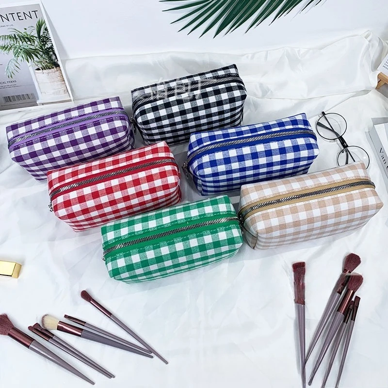 Plaid Cosmetic Bag for Women Vintage Travel Makeup Organizer Pouch Toiletry Storage Case Cute Skincare Pouch Gift for Women Men