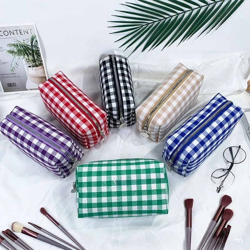 Plaid Cosmetic Bag for Women Vintage Travel Makeup Organizer Pouch Toiletry Storage Case Cute Skincare Pouch Gift for Women Men
