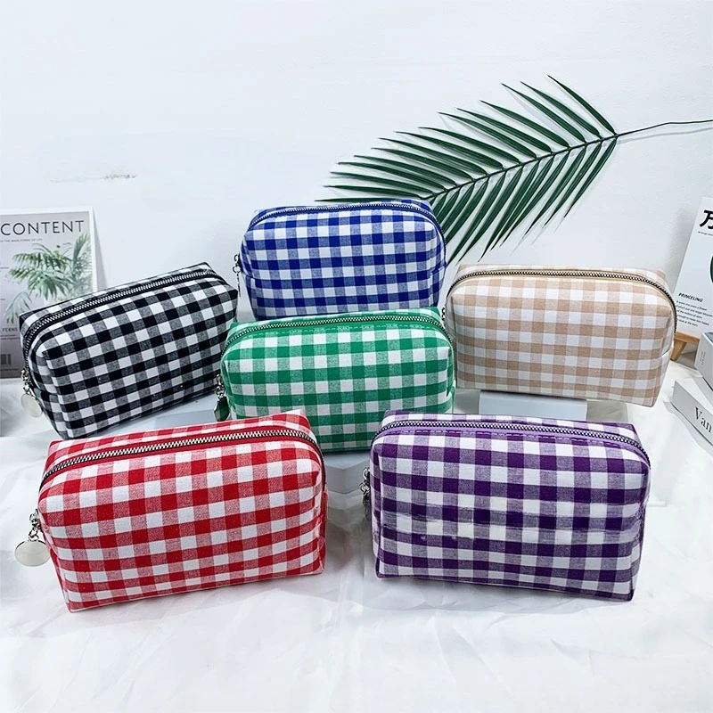 Plaid Cosmetic Bag for Women Vintage Travel Makeup Organizer Pouch Toiletry Storage Case Cute Skincare Pouch Gift for Women Men
