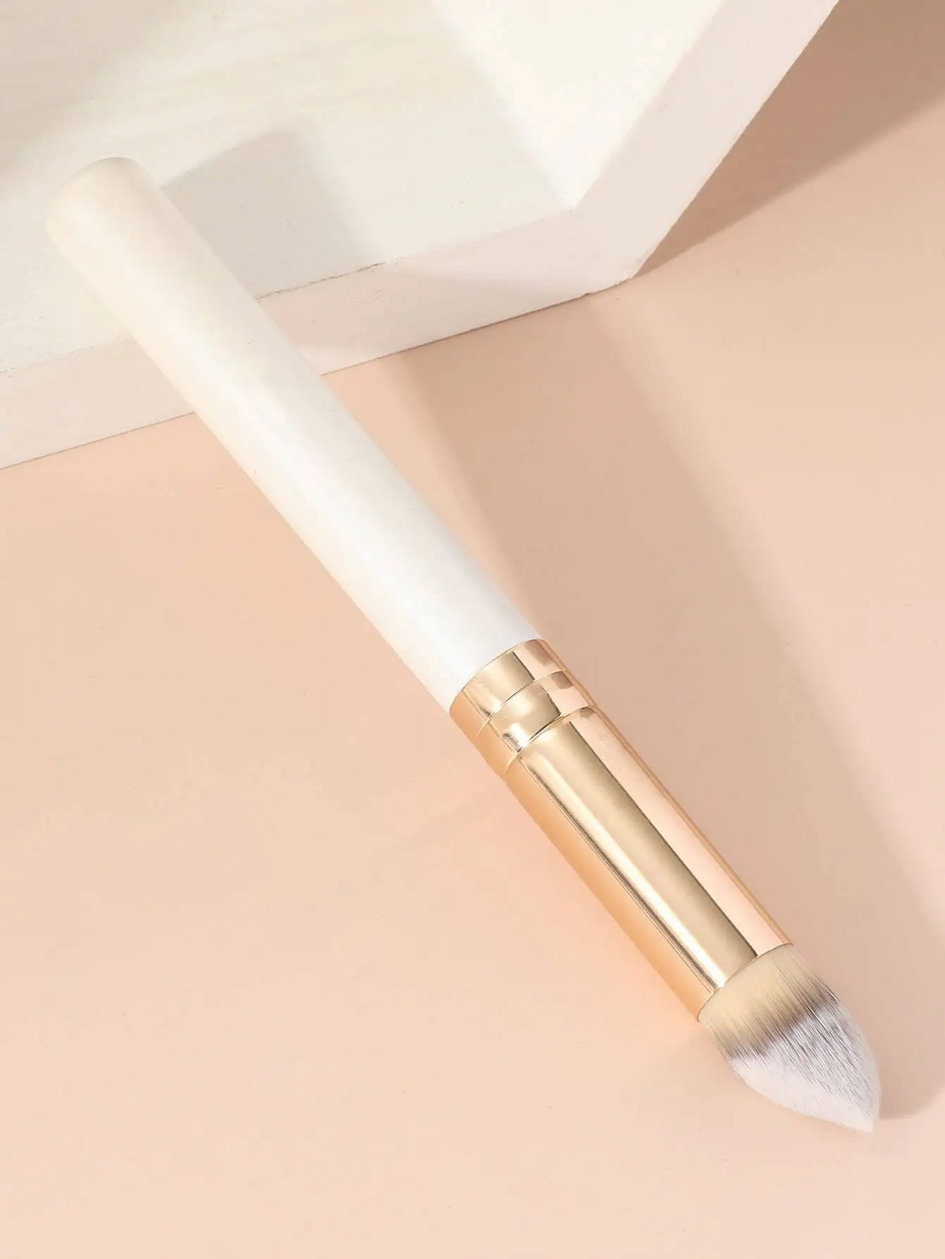 Cosmetic Brush, 1pc Pearlescent White Wood Handle Classic Lipstick Shape Foundation Brush, Makeup Brush For Men And Women,Foundation Brush,Concealer Brush,Blush Brush,Contour Brush,Blush Brush,Bronzer Brush,Powder Brush,Foundation Brush,Blush Brush,Giveaw
